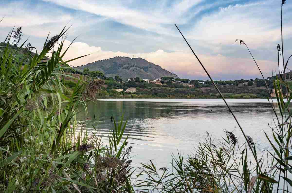 vista del lago d'averno
