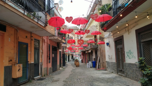 Pozzuoli addobbata per san valentino 2024